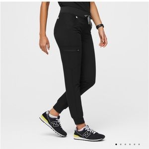 FIGS Zamora jogger scrub pant in black